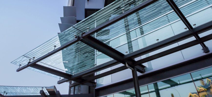 кейс Навесы из стекла